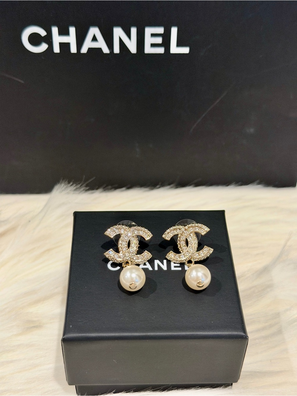 NEW Chanel Resin and Strass Metal Pearl Drop Earrings - Picture 8 of 11